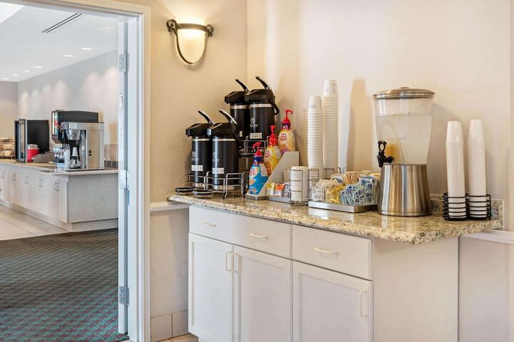 Breakfast/Coffee Service 26 of 36