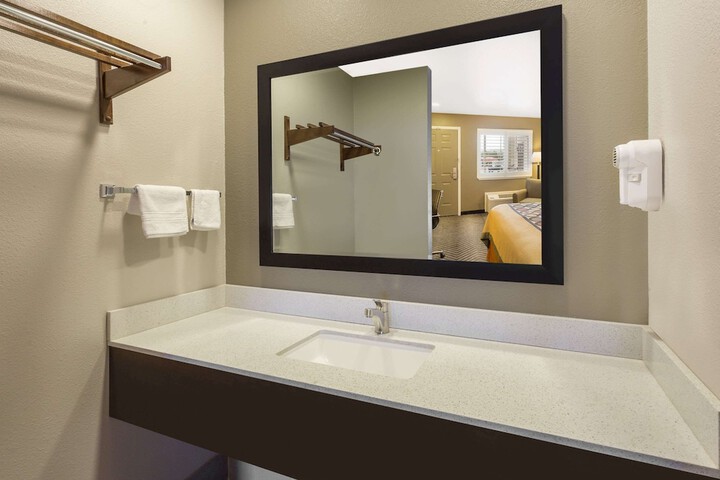 Room 15 of 21