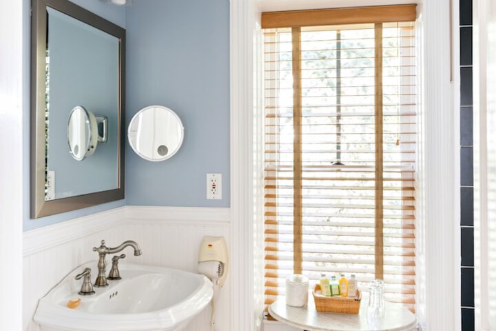 Brass Key Guesthouse - Adults Only