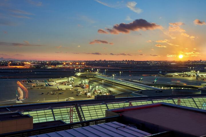 Sheraton Gateway Hotel in Toronto International Airport