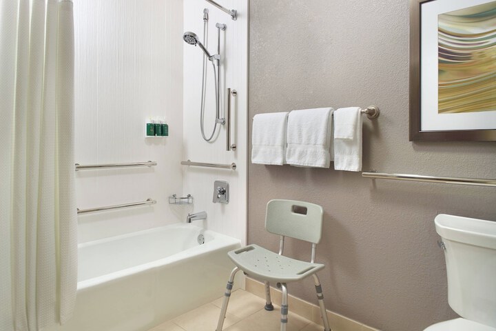 Courtyard by Marriott Raleigh / Cary