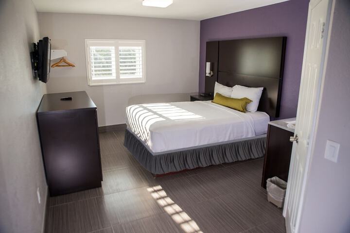 Room 8 of 14