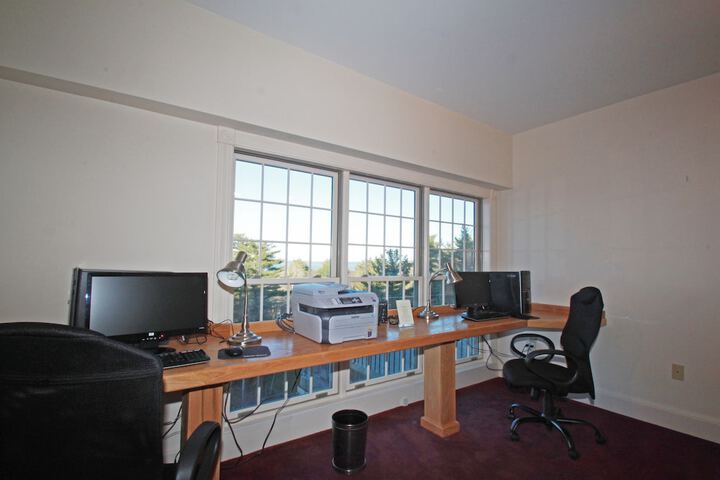 Business Center 100 of 103