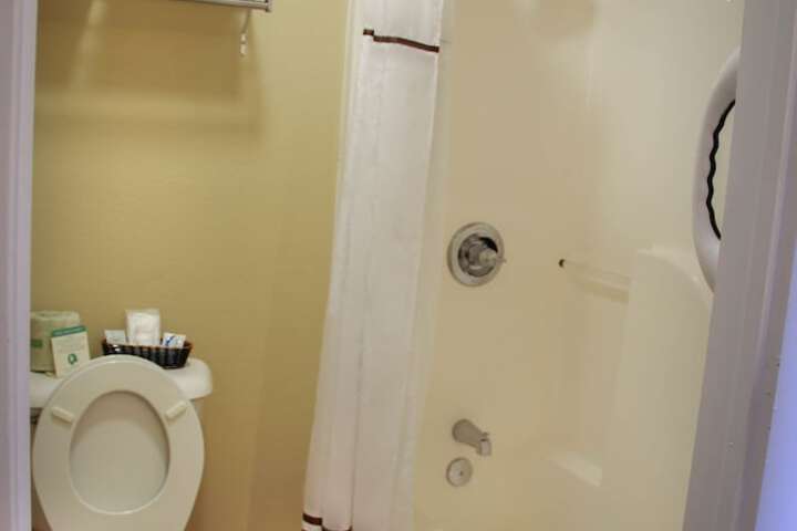 Relax Inn & Suites