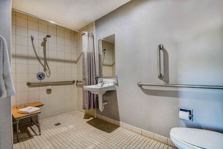 Room 15 of 29