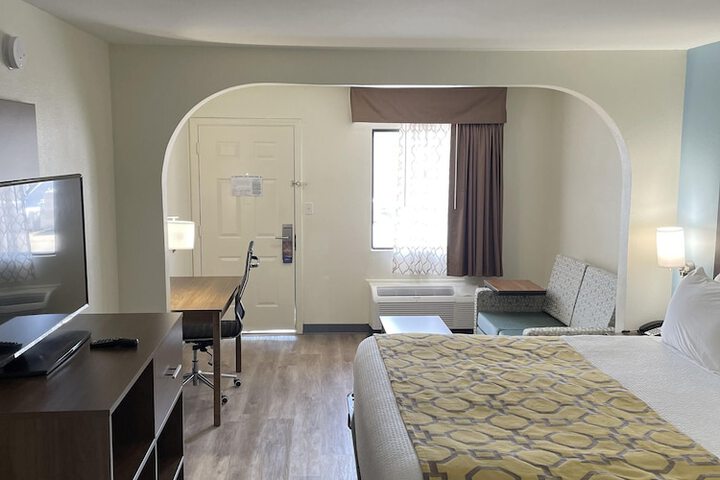 Room 28 of 40