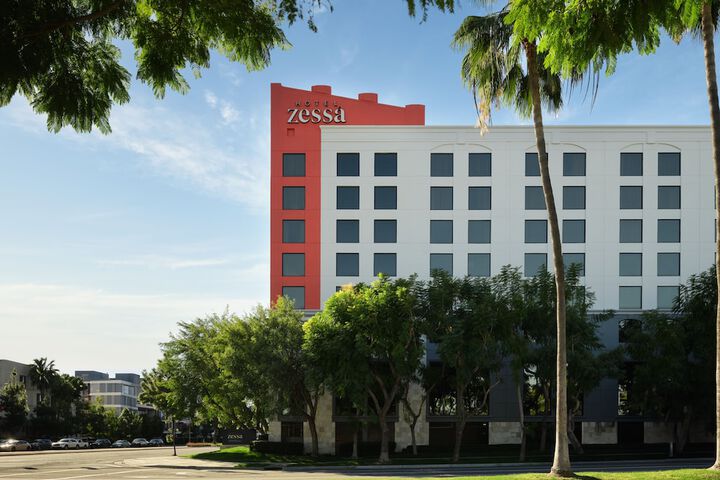 Hotel Zessa Orange County Airport a DoubleTree by Hilton