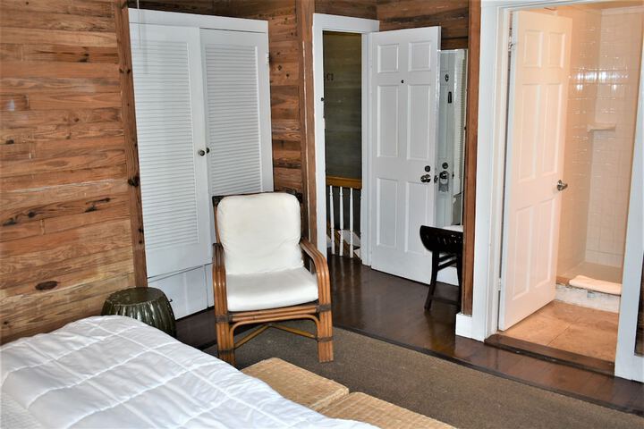 Room 105 of 259