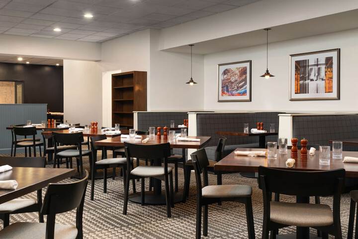 DoubleTree by Hilton Pittsburgh Airport