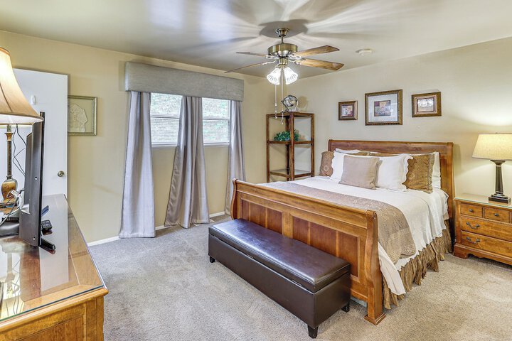 Sunroom & Yard: Charming Hot Springs Home!