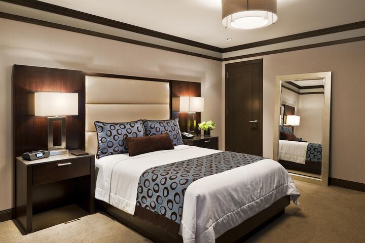 Room 9 of 29