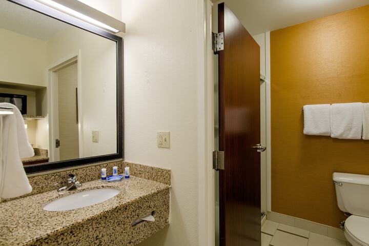 Room 28 of 35