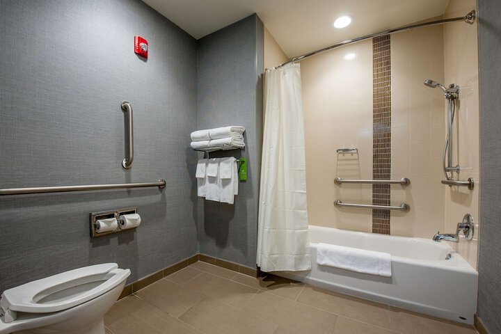 Room 32 of 51