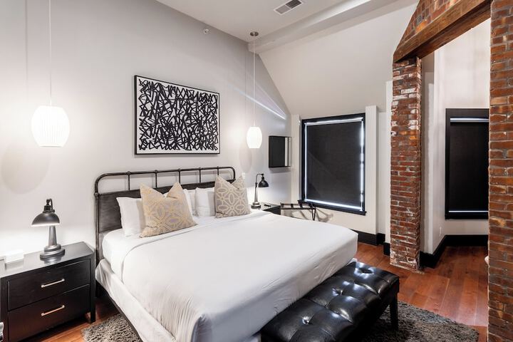 Room 18 of 33