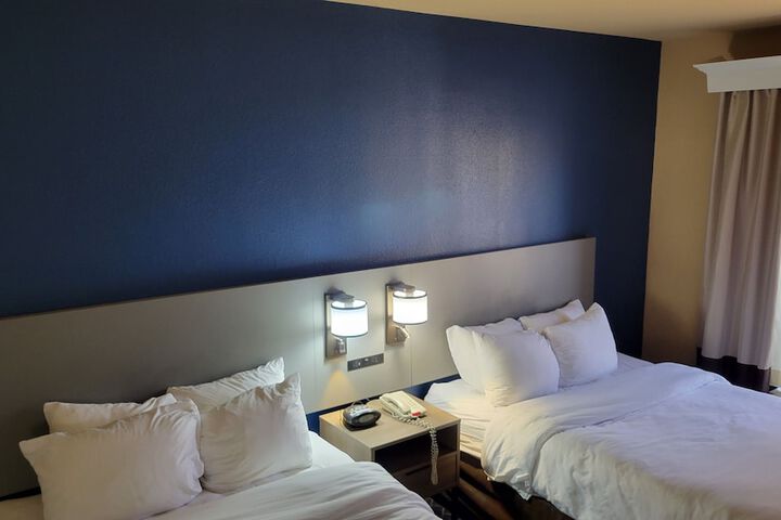 Room 53 of 69