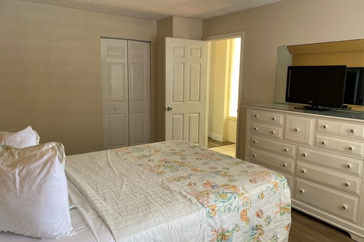 Room 27 of 32