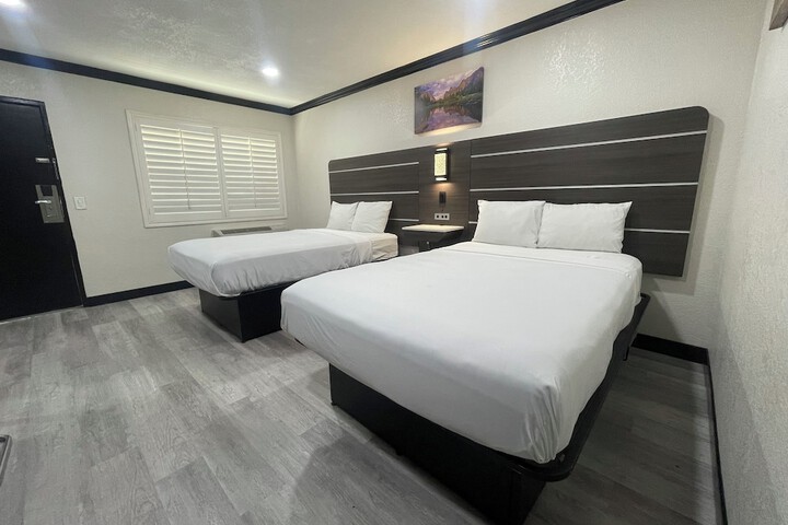 Room 12 of 13