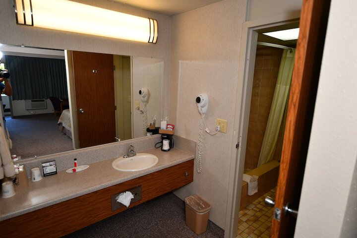 Room 28 of 34