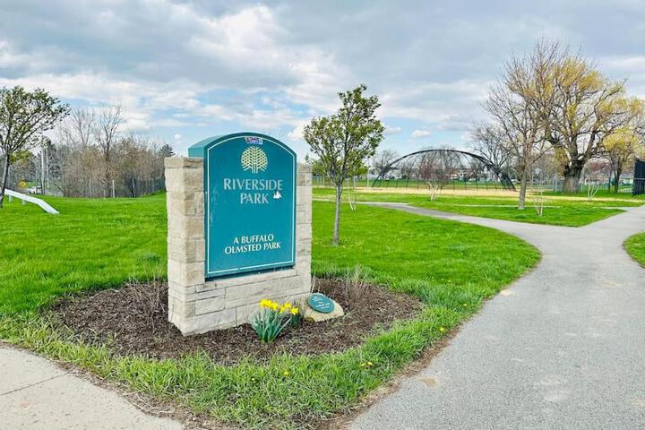 5 bedroom House King Beds 1 Bath 20 Min to Falls
