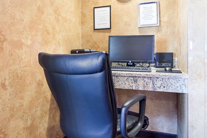 Business Center 44 of 45