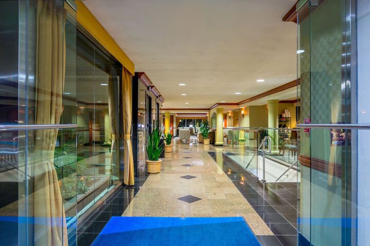 Ballroom/Hall 52 of 52