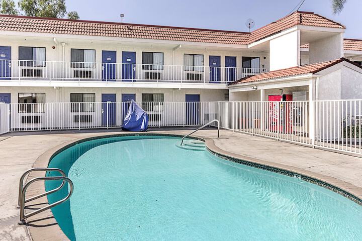 Pool 6 of 35