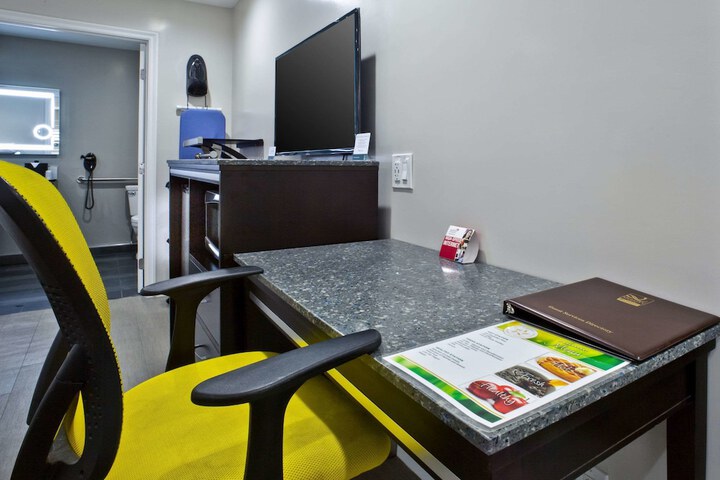 Room 32 of 55