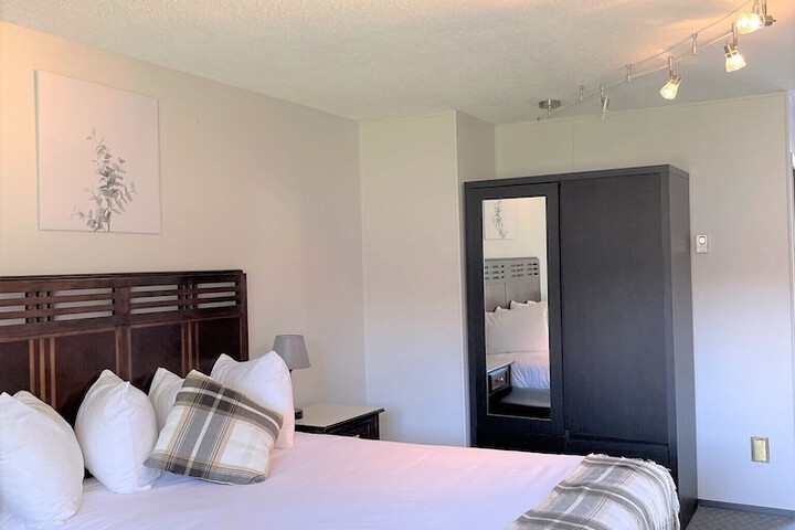 Room 28 of 44