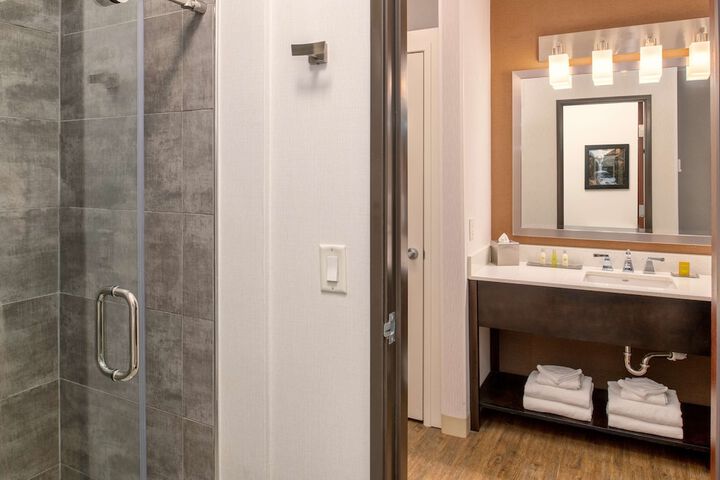 DoubleTree by Hilton Olympia Downtown Capitol District