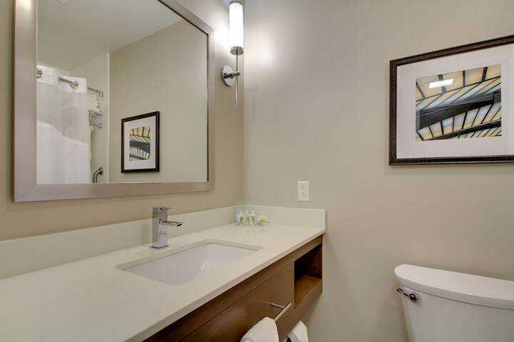 Holiday Inn & Suites Peoria at Grand Prairie by IHG