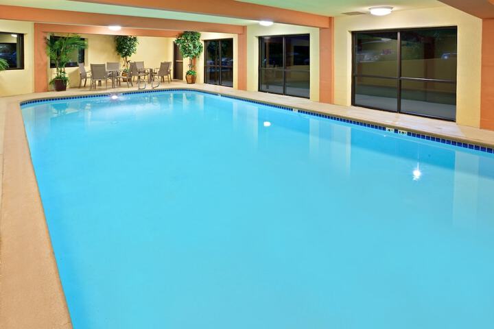 Holiday Inn Express Portland South-Lake Oswego by IHG