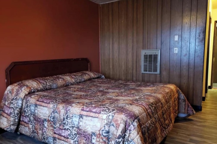 Room 18 of 21