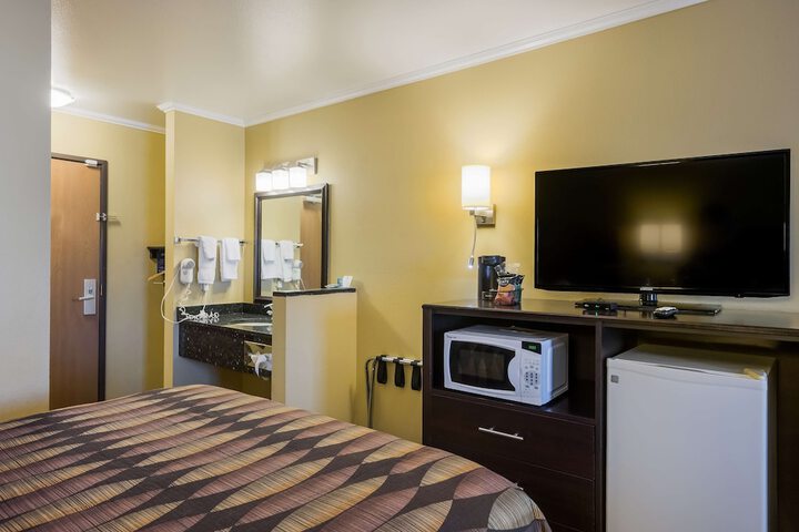 Room 15 of 30