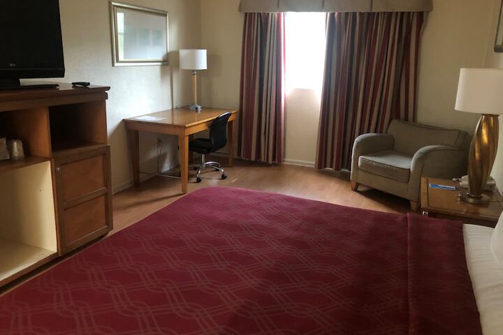 Room 27 of 38