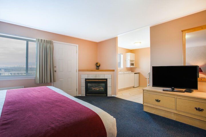 Ramada by Wyndham 100 Mile House