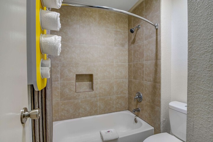 Room 12 of 25