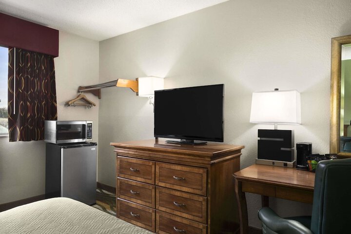 Room 11 of 26