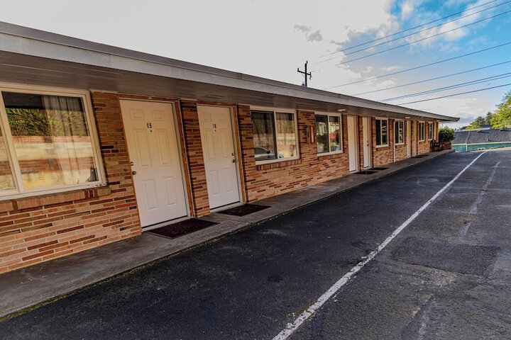 Four Winds Motel