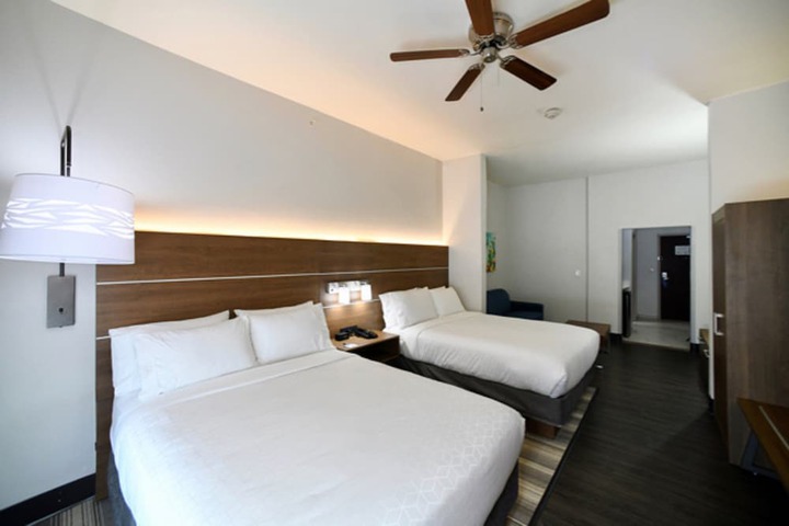 Room 27 of 42