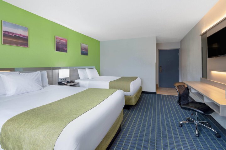 Microtel Inn by Wyndham Cornelius / Lake Norman