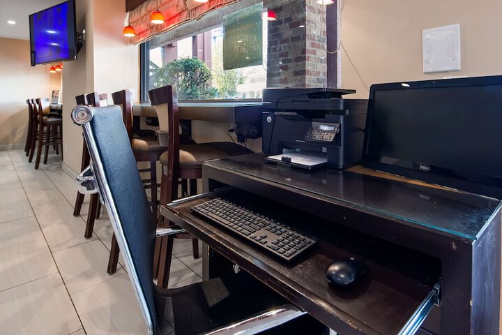 Business Center 18 of 18