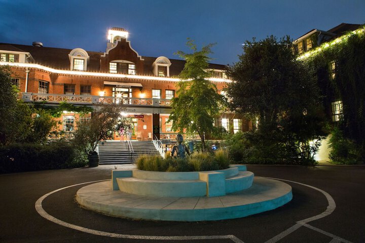 Hotel 3 of 125