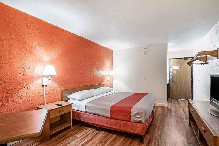 Room 16 of 30