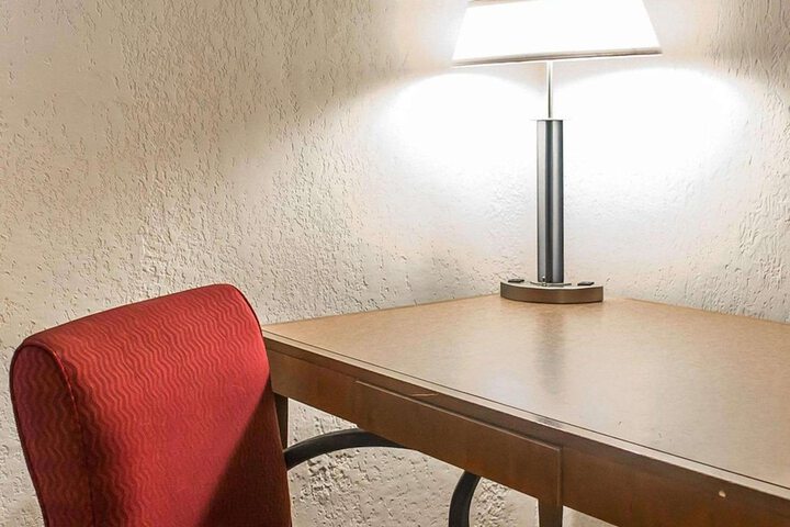 Room 7 of 18