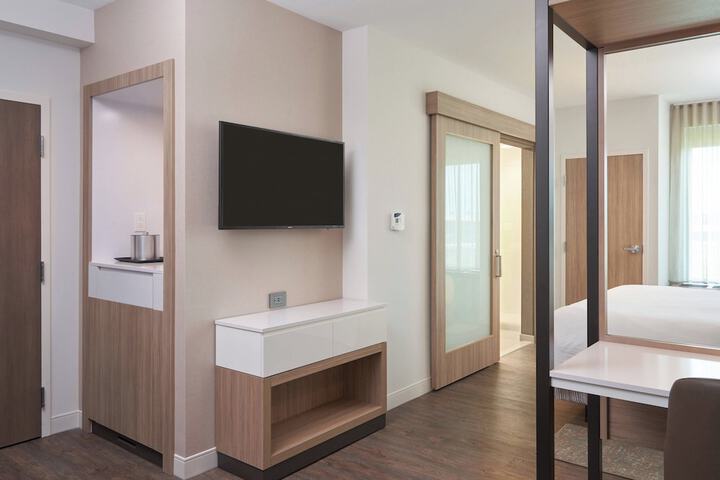 Room 18 of 25