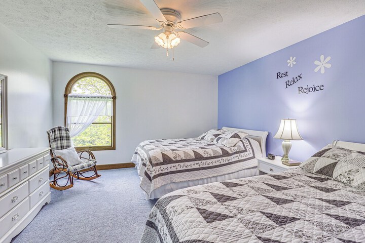 Secluded Ohio Amish Country Getaway w / Fire Pit