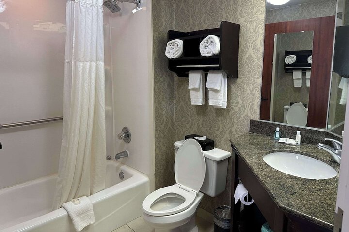 Room 4 of 7