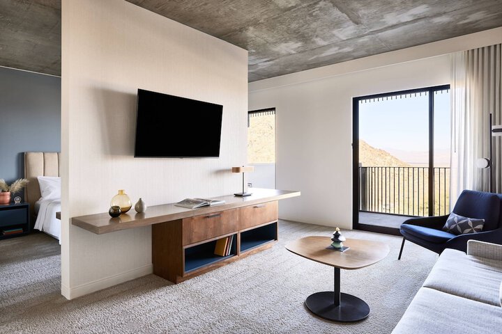 Room 36 of 100