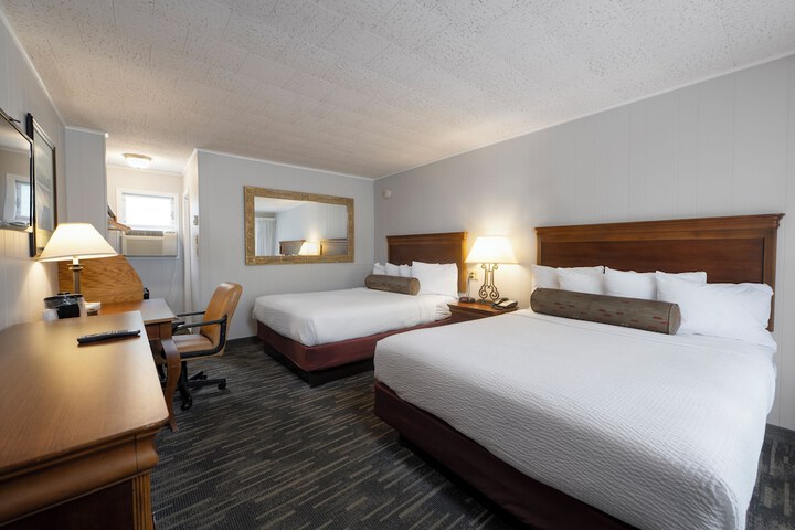 Scottys Lakeside Resort