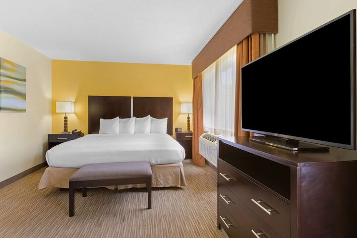 Best Western Plus The Four Corners Inn